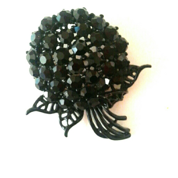 Jewelry - Black Sparkling Vintage Brooch!